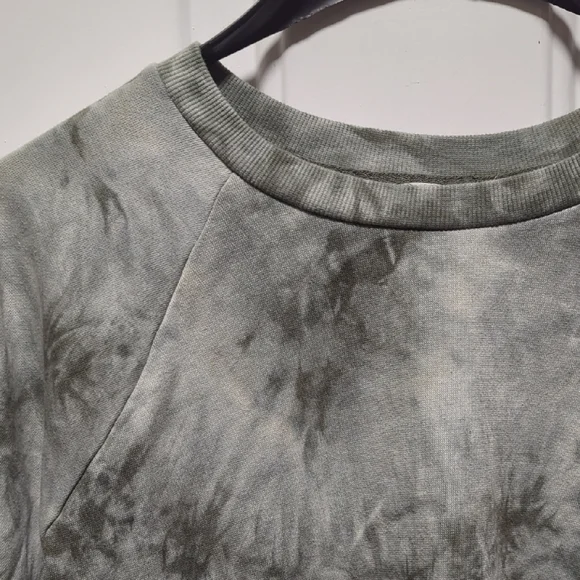 Chic Tie-Dye Cropped Sweatshirt in Gray - Picture 2 of 7